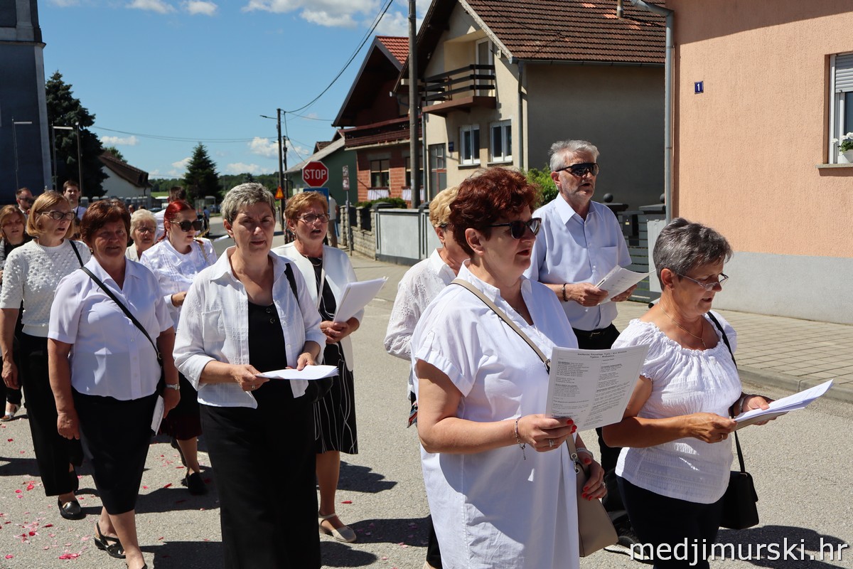 Tijelovska procesija Podturen 2026 (24)
