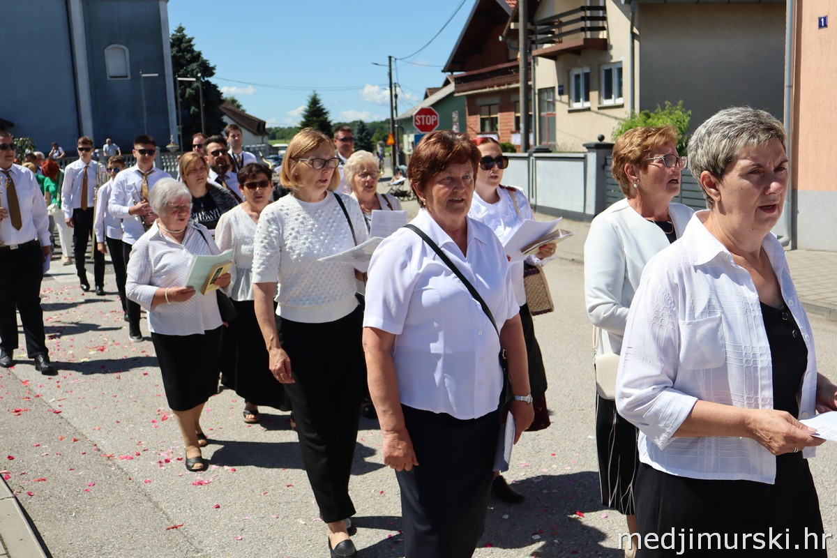 Tijelovska procesija Podturen 2026 (25)