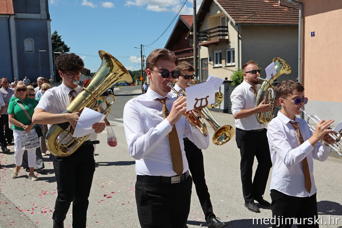 Tijelovska procesija Podturen 2026 (28)