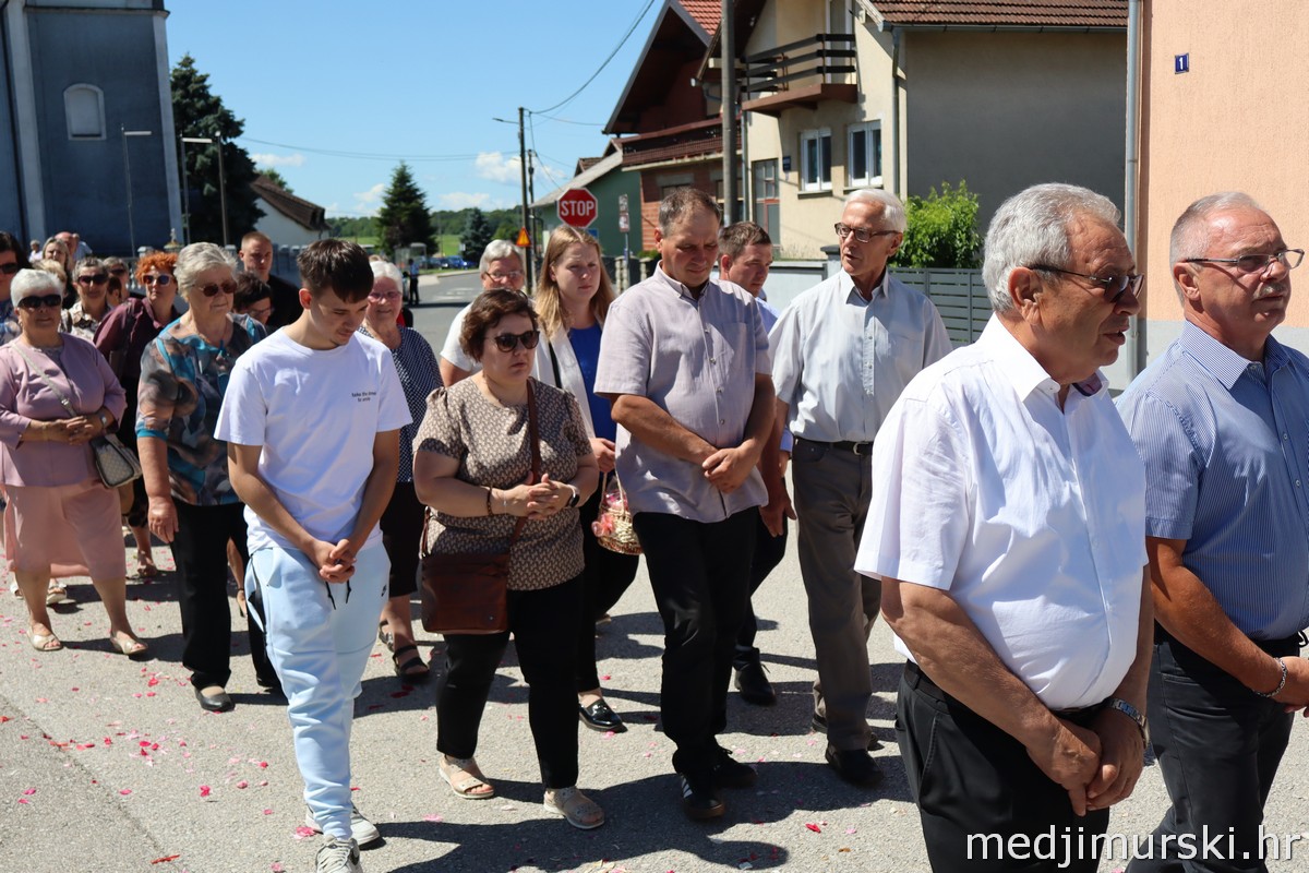 Tijelovska procesija Podturen 2026 (30)