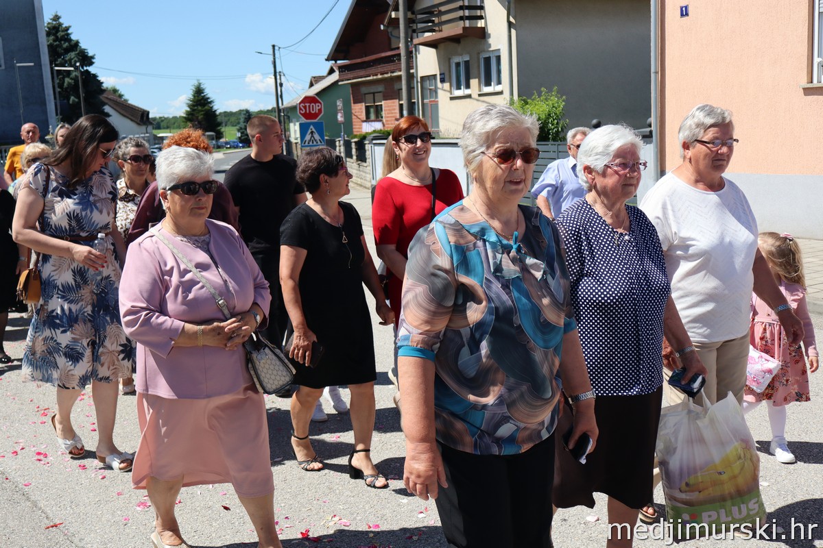 Tijelovska procesija Podturen 2026 (31)