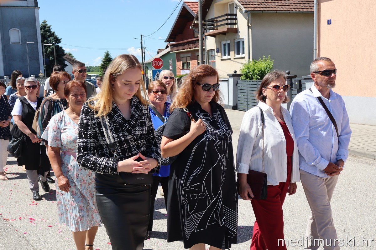 Tijelovska procesija Podturen 2026 (34)