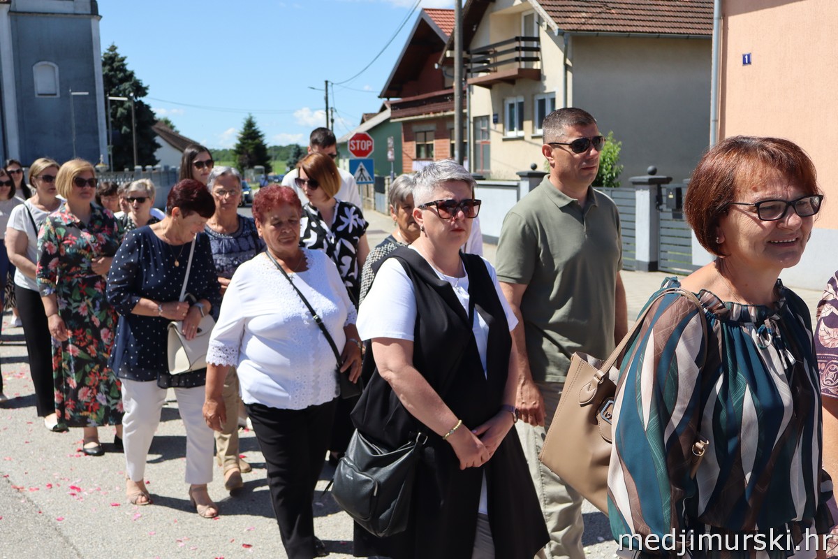 Tijelovska procesija Podturen 2026 (35)