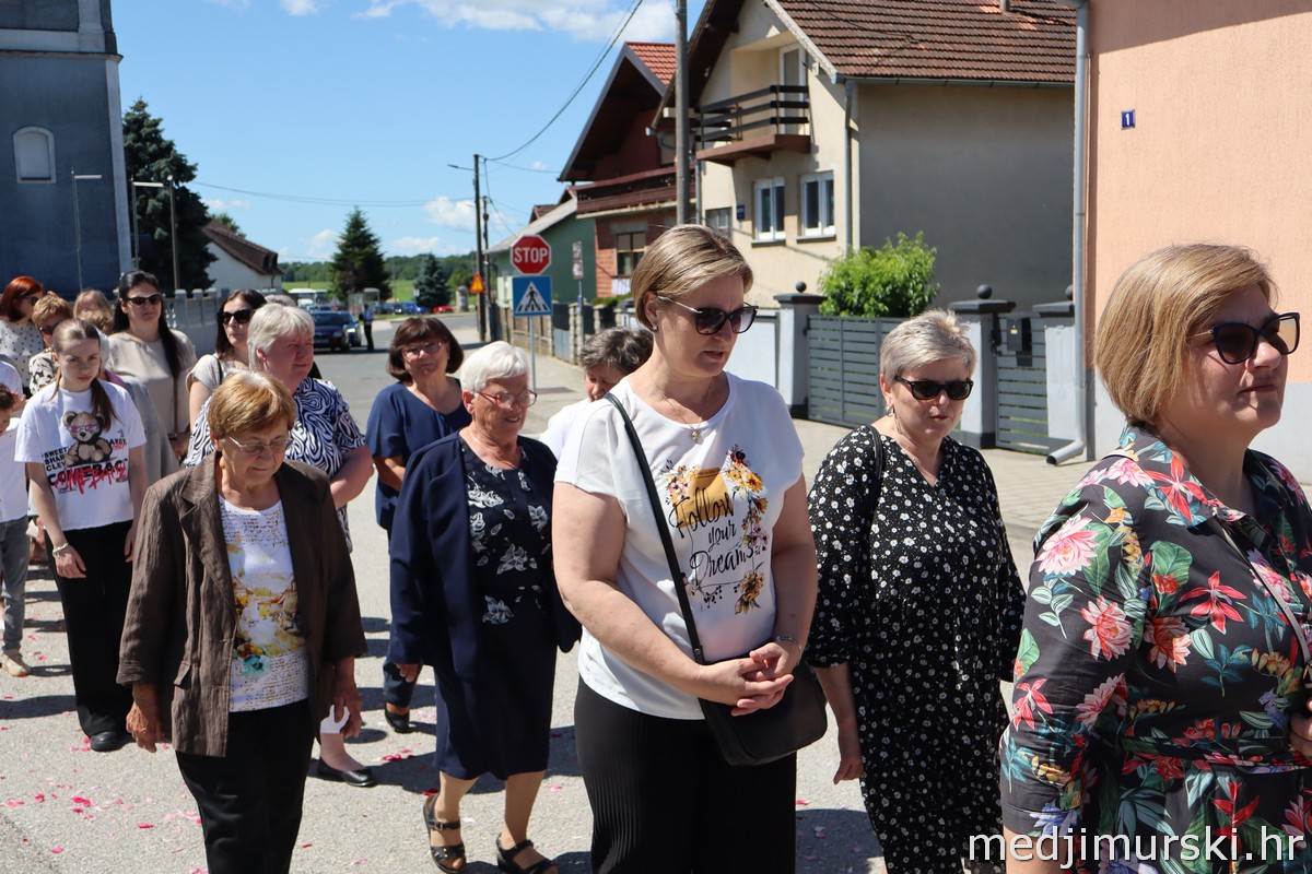 Tijelovska procesija Podturen 2026 (36)