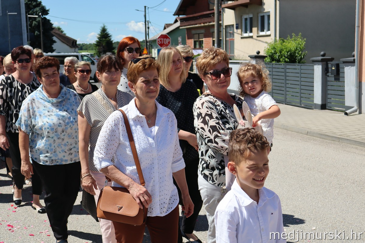 Tijelovska procesija Podturen 2026 (37)