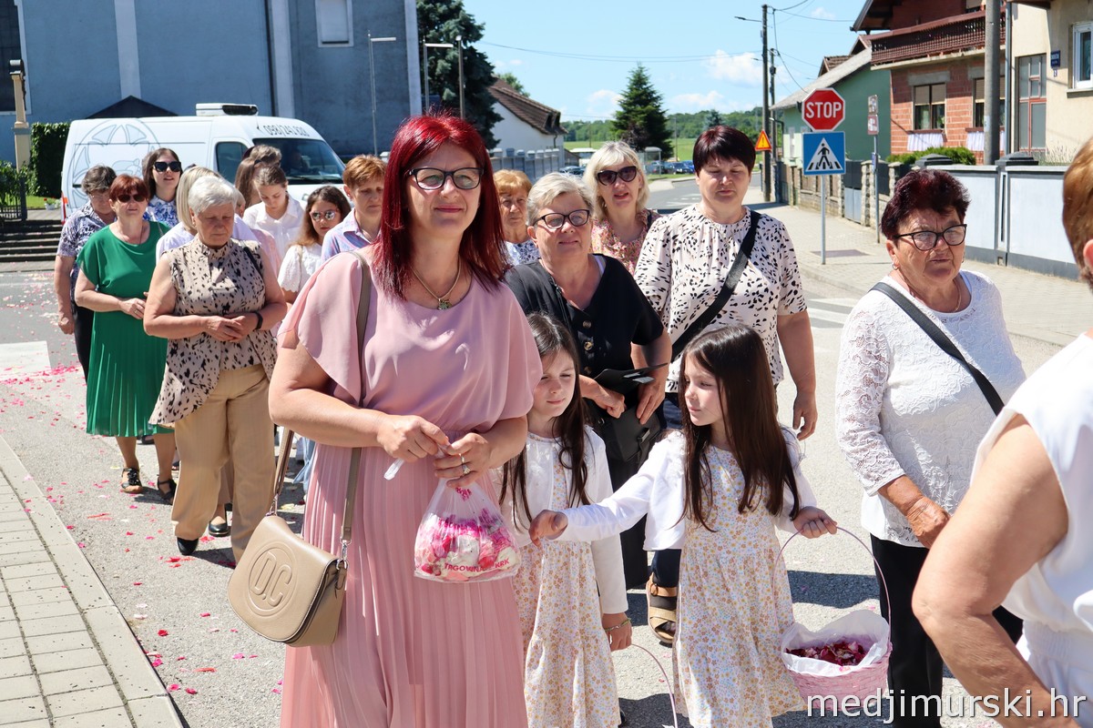 Tijelovska procesija Podturen 2026 (40)