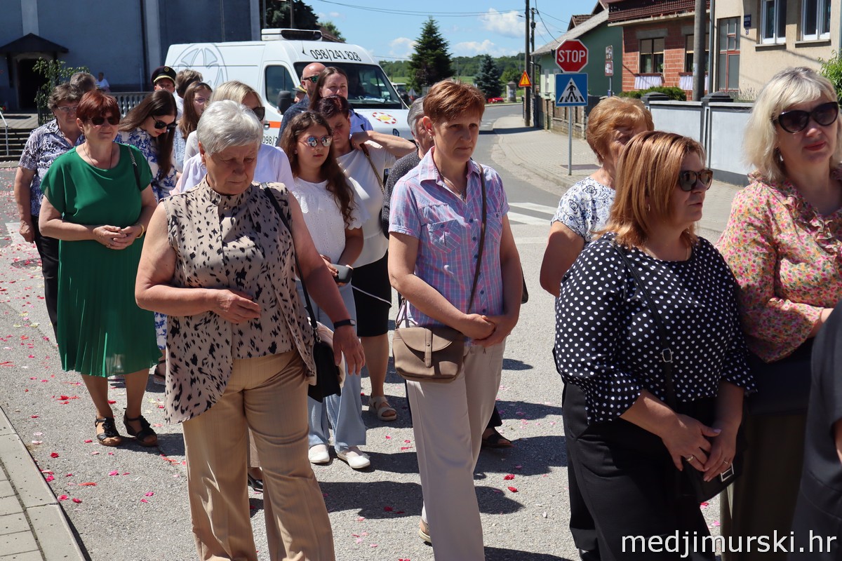 Tijelovska procesija Podturen 2026 (41)