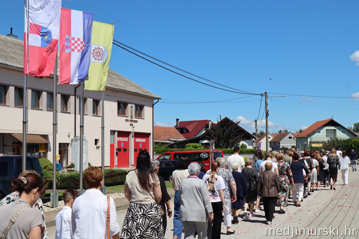 Tijelovska procesija Podturen 2026 (43)