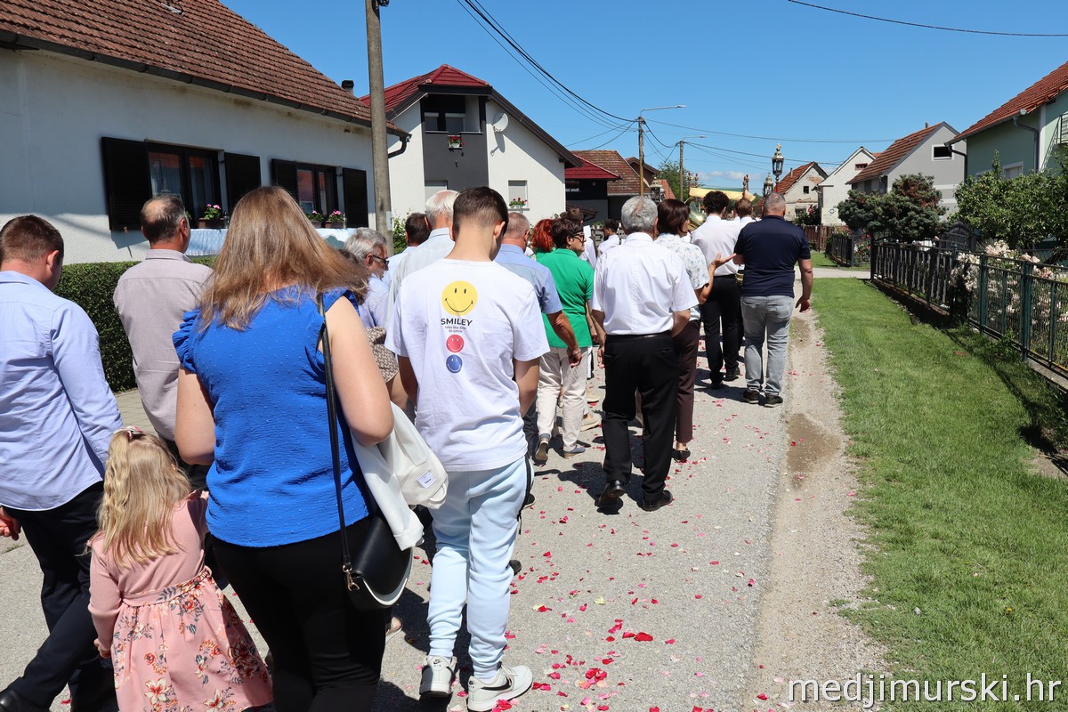 Tijelovska procesija Podturen 2026 (45)