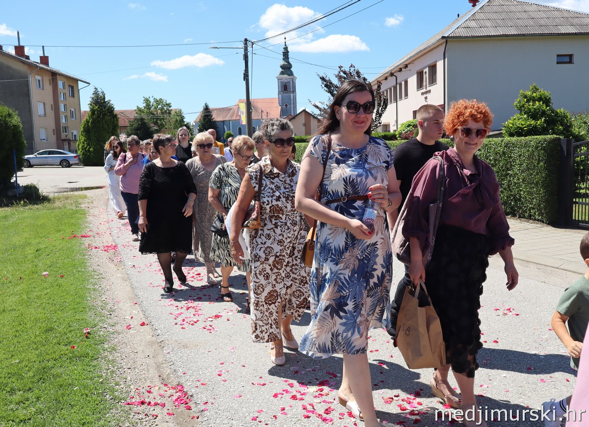 Tijelovska procesija Podturen 2026 (46)