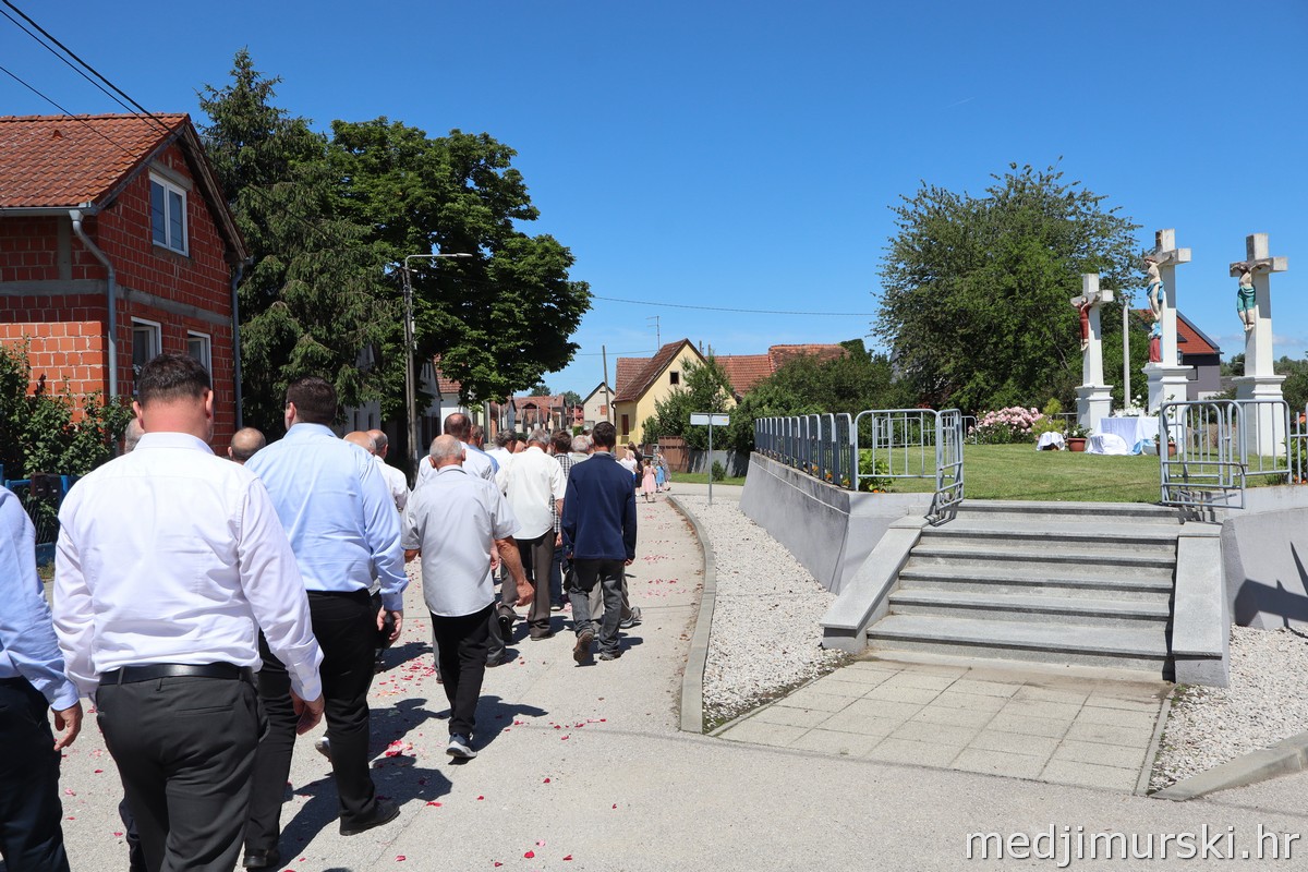 Tijelovska procesija Podturen 2026 (47)