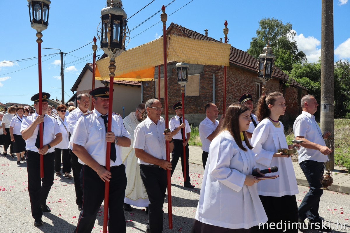 Tijelovska procesija Podturen 2026 (48)