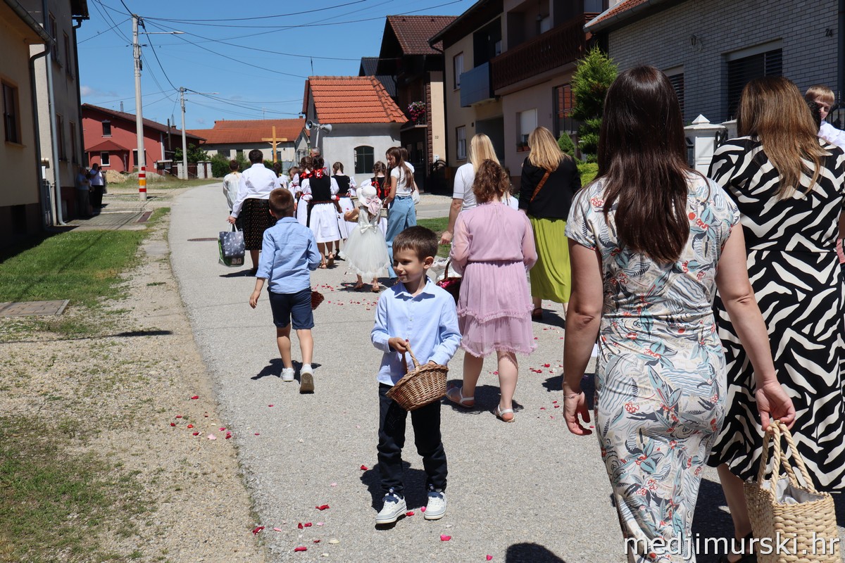 Tijelovska procesija Podturen 2026 (54)
