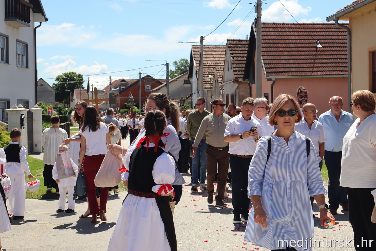 Tijelovska procesija Podturen 2026 (56)