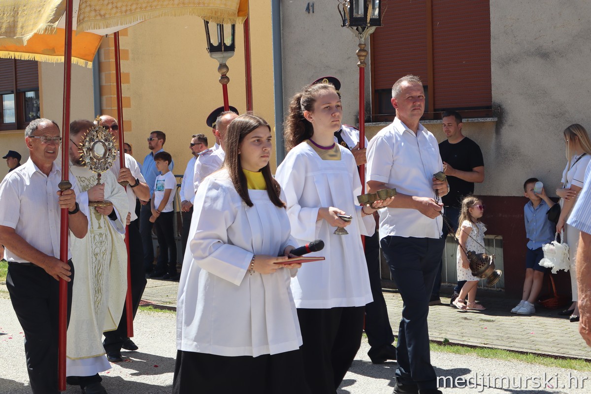 Tijelovska procesija Podturen 2026 (58)