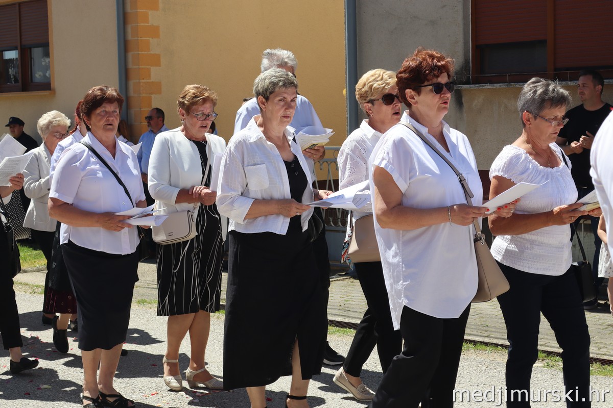 Tijelovska procesija Podturen 2026 (59)