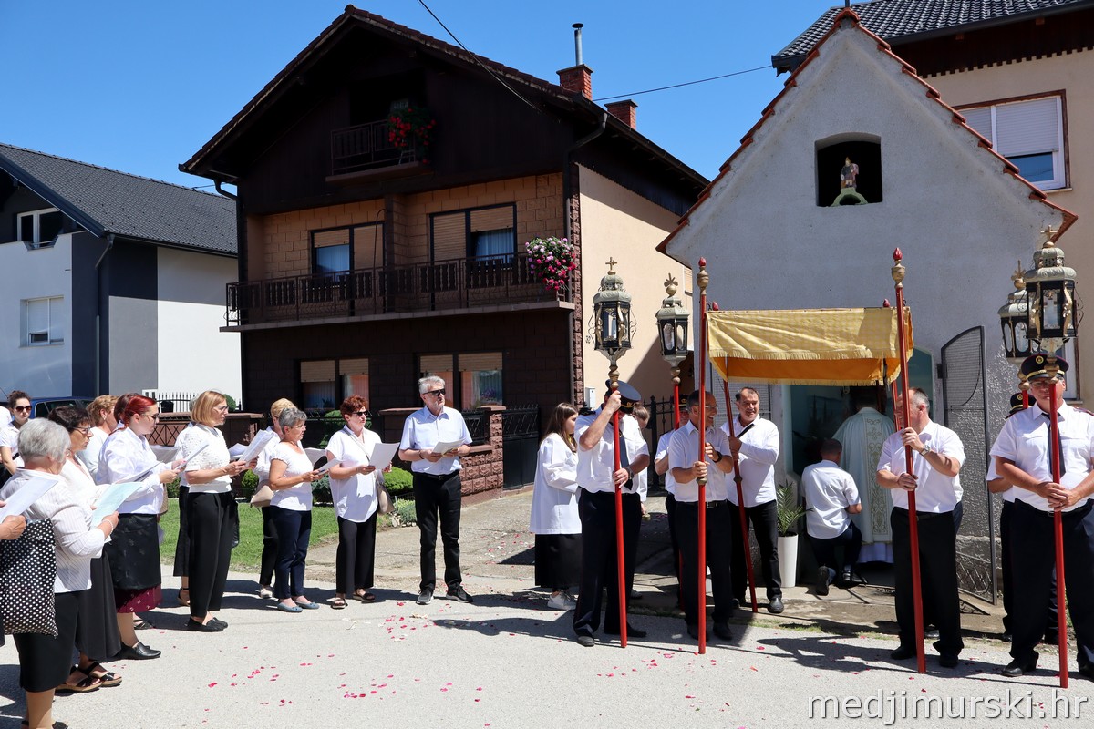 Tijelovska procesija Podturen 2026 (62)