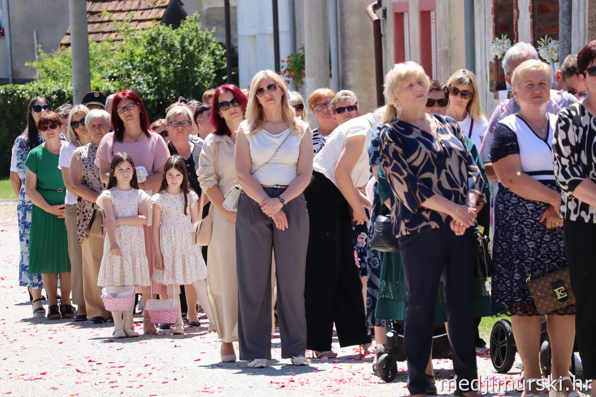 Tijelovska procesija Podturen 2026 (70)