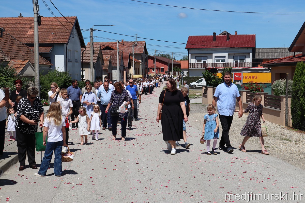 Tijelovska procesija Podturen 2026 (76)