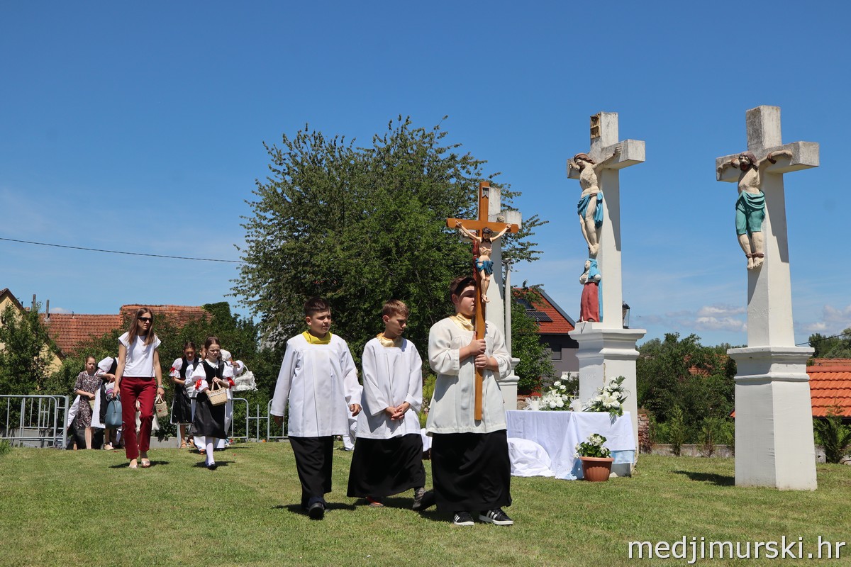 Tijelovska procesija Podturen 2026 (82)