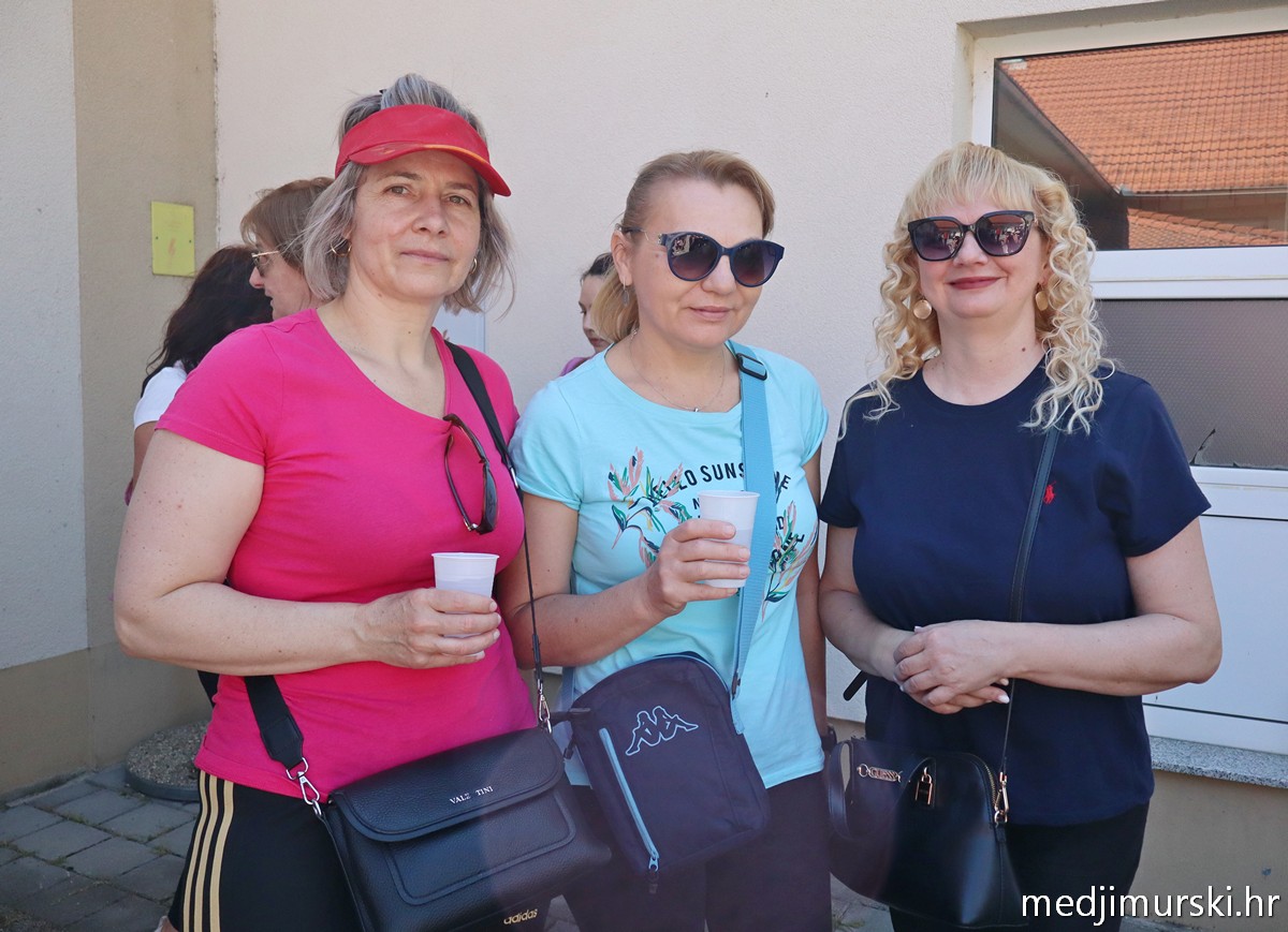 Za unutra 1 Gordana Turk kao članica DVD a Belica sudjeluje na osiguravanju biciklijade
