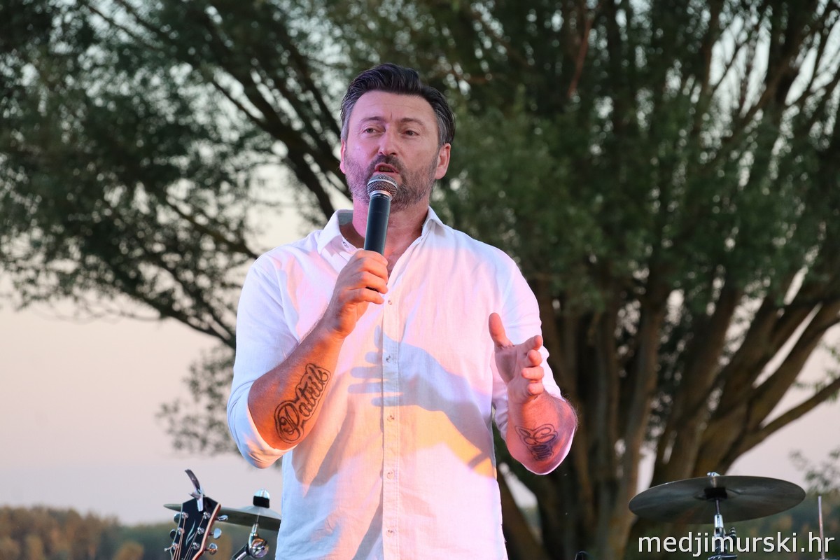 Aleksandar Lazić Lov na labuđe pero (33)