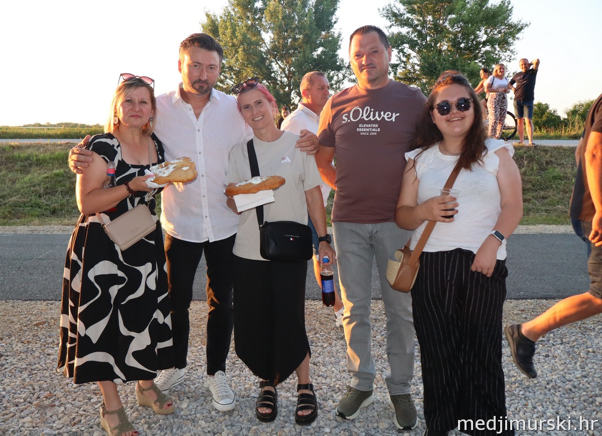 Aleksandar Lazić Lov na labuđe pero (4)
