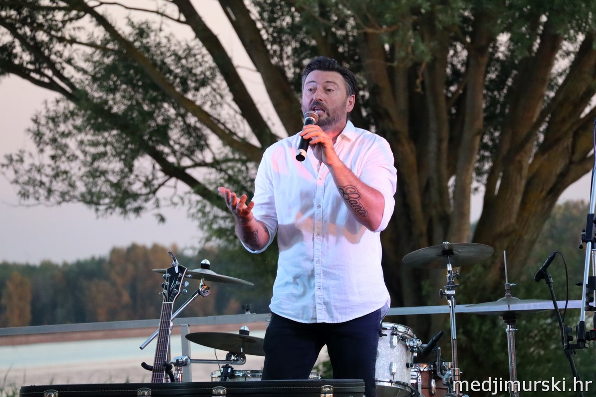 Aleksandar Lazić Lov na labuđe pero (46)