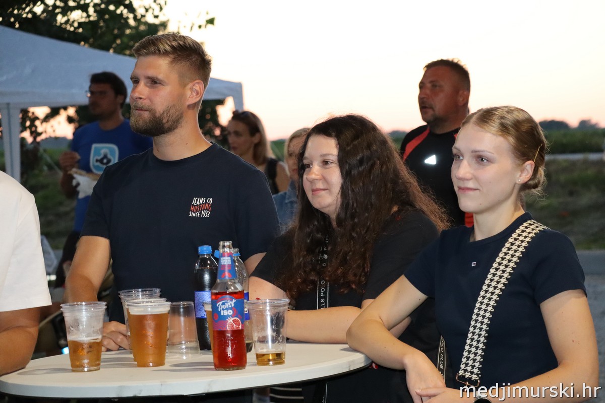 Aleksandar Lazić Lov na labuđe pero (63)