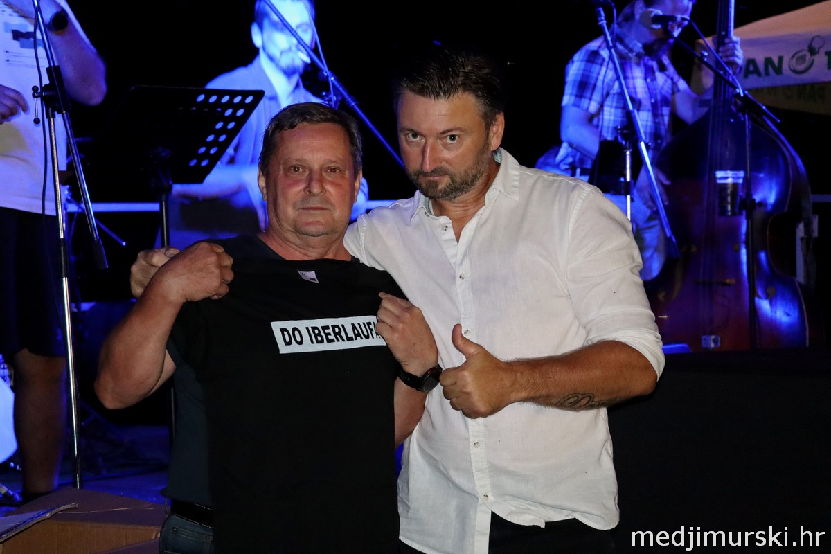 Aleksandar Lazić Lov na labuđe pero (67)