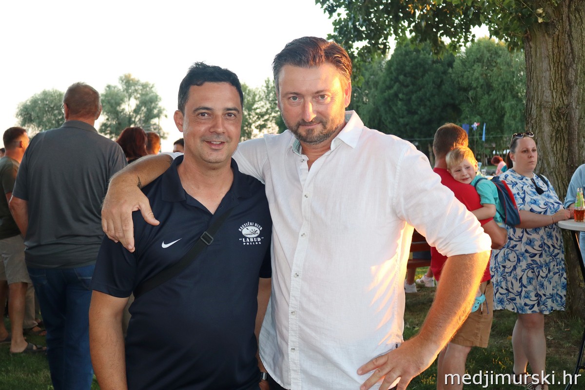 Aleksandar Lazić Lov na labuđe pero (8)