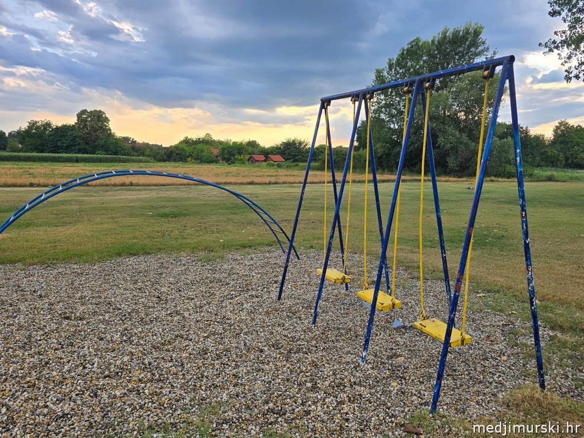 Kalanica dječji park Donji Vidovec uništen (4)