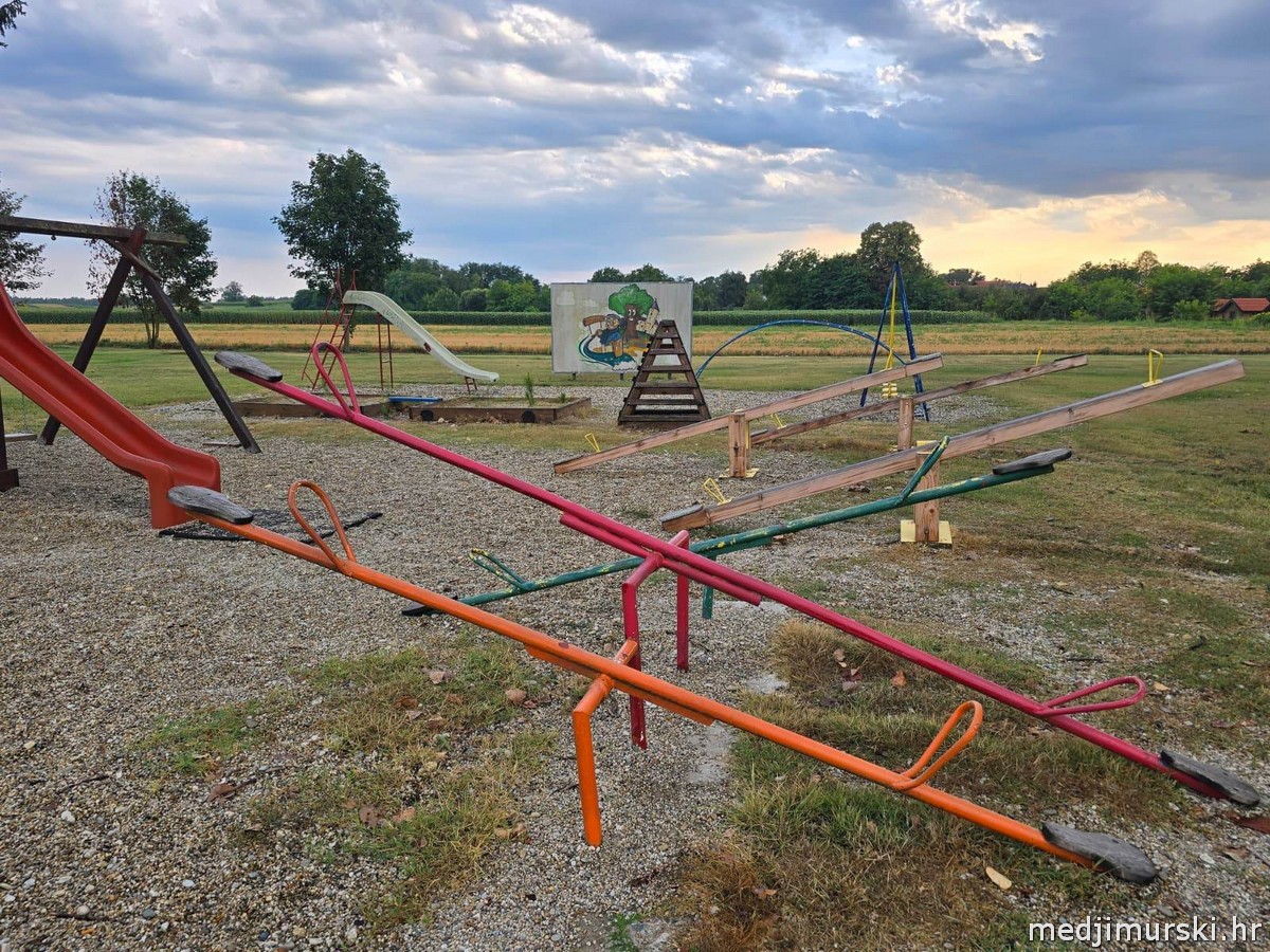 Kalanica dječji park Donji Vidovec uništen (6)