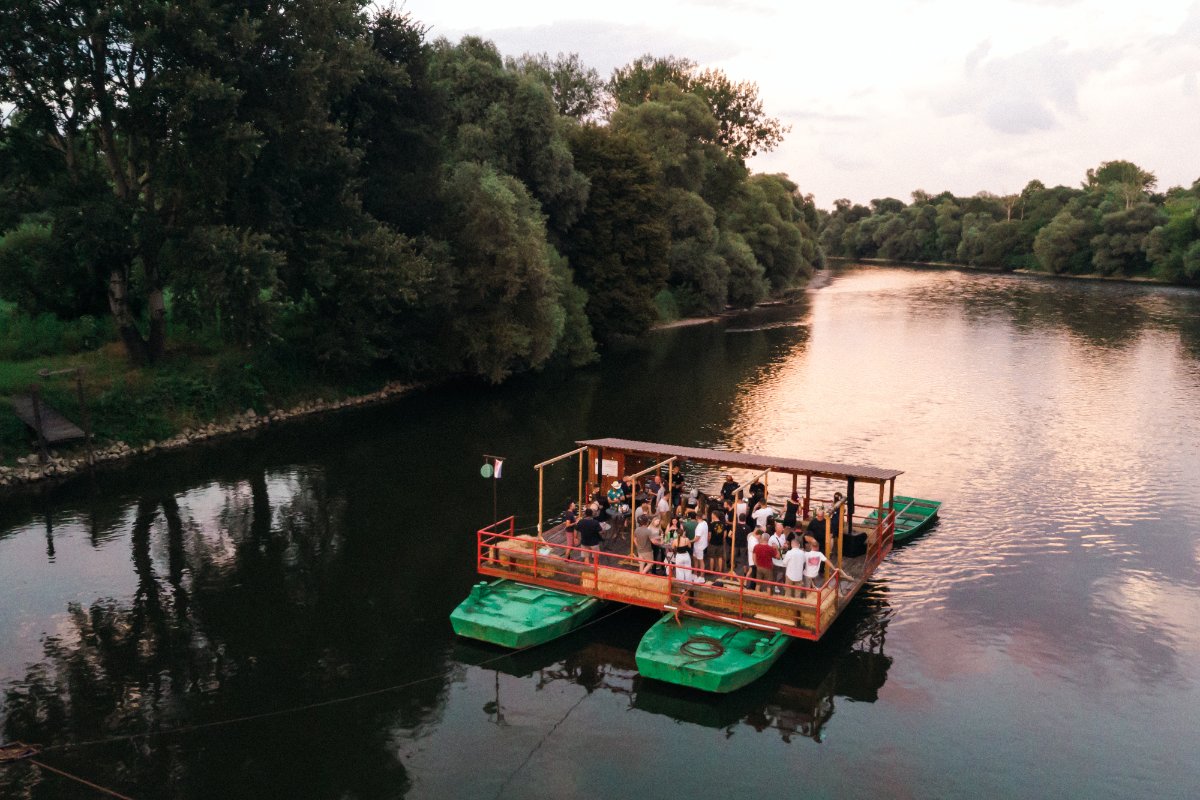 SB MuraBoatNight