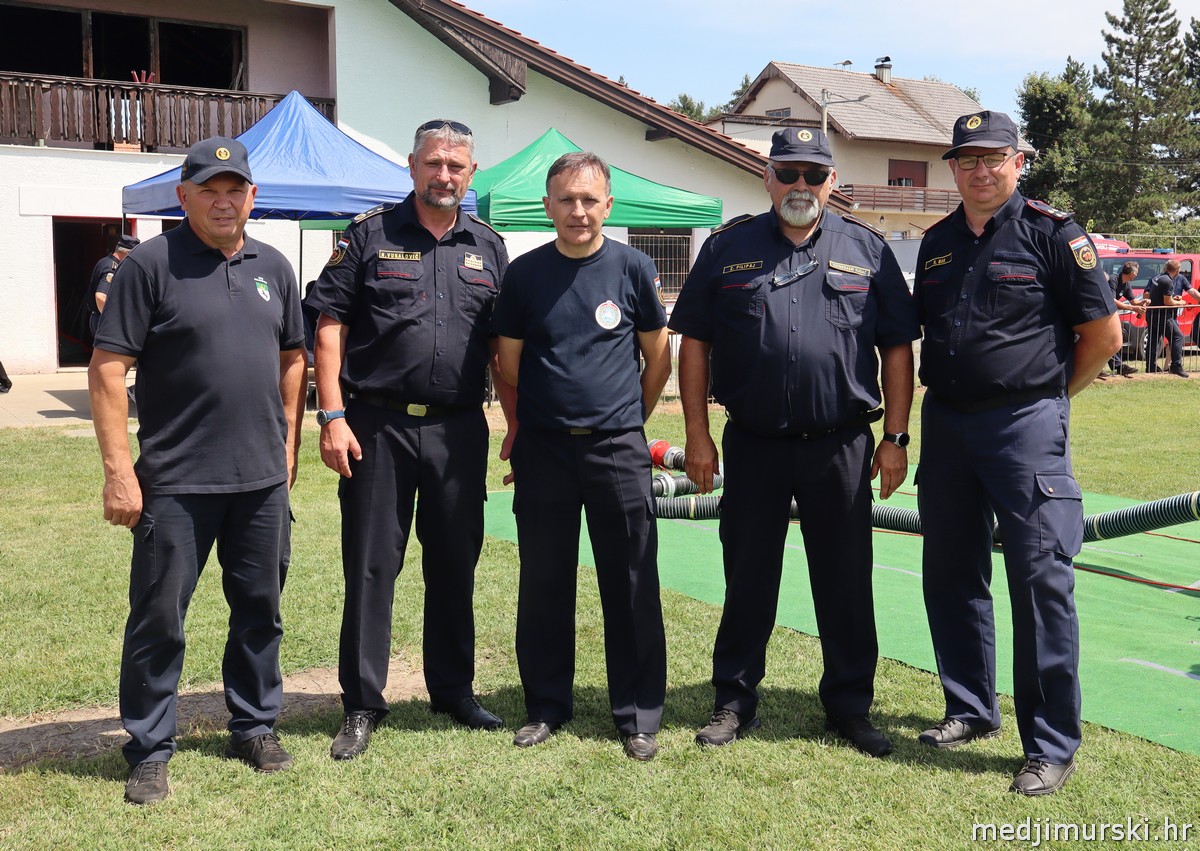 Za unutra 5 (slijeva nadesno) Franjo Jančec, Nedjeljko Vukalović, Stjepan Skuliber, Zdravko Filipaj i Robert Ban